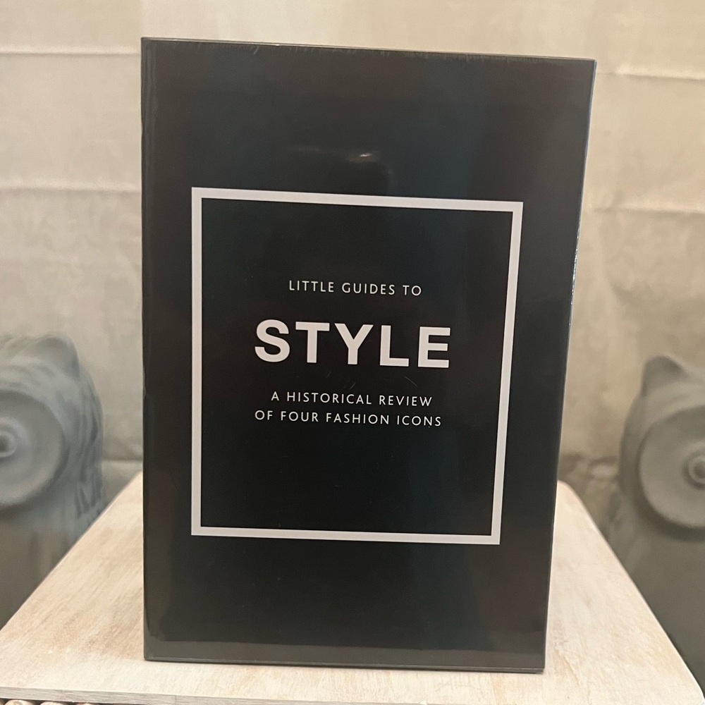 Little Guides To Style - Picture 3 of 3